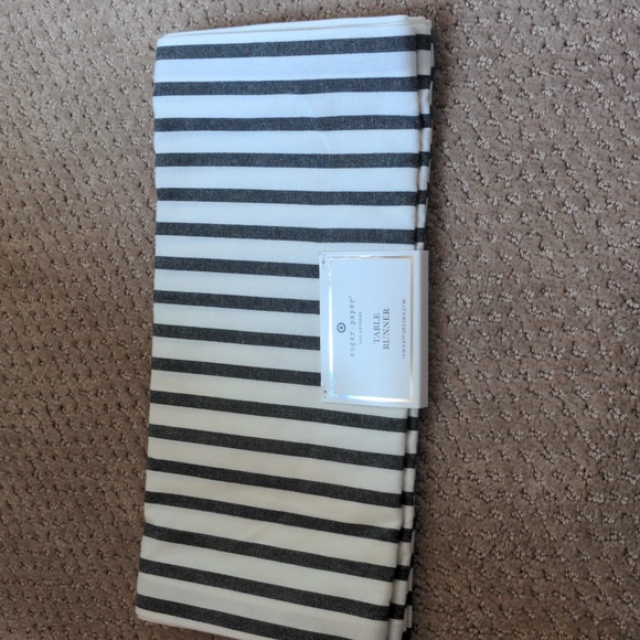 Sugar Paper Table Runner white and gray NWT - Picture 1 of 3